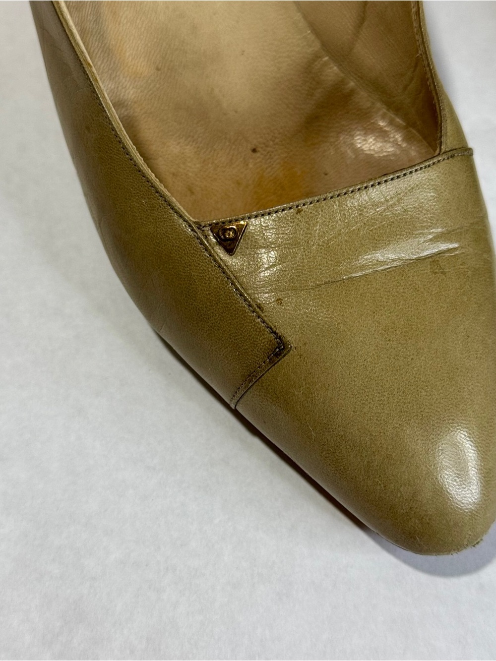 Vintage Gucci Beige Leather Pointed Pumps Italy Size 37.5 AS-IS READ DESCRIPTION - Picture 4 of 9